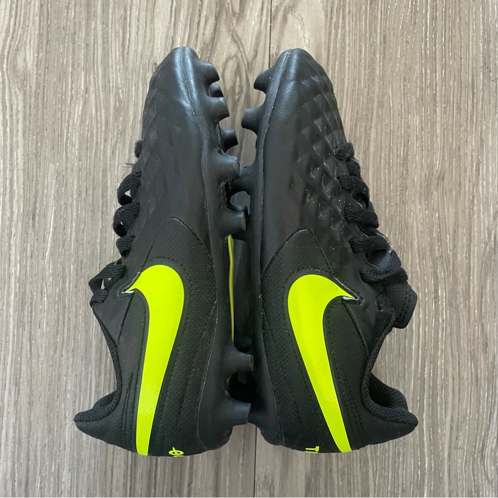 Nike Kids Tiempo Legend 8 Club FG Soccer Cleats sz 11